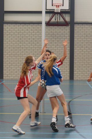 Korfbal C2  29 november-002.JPG